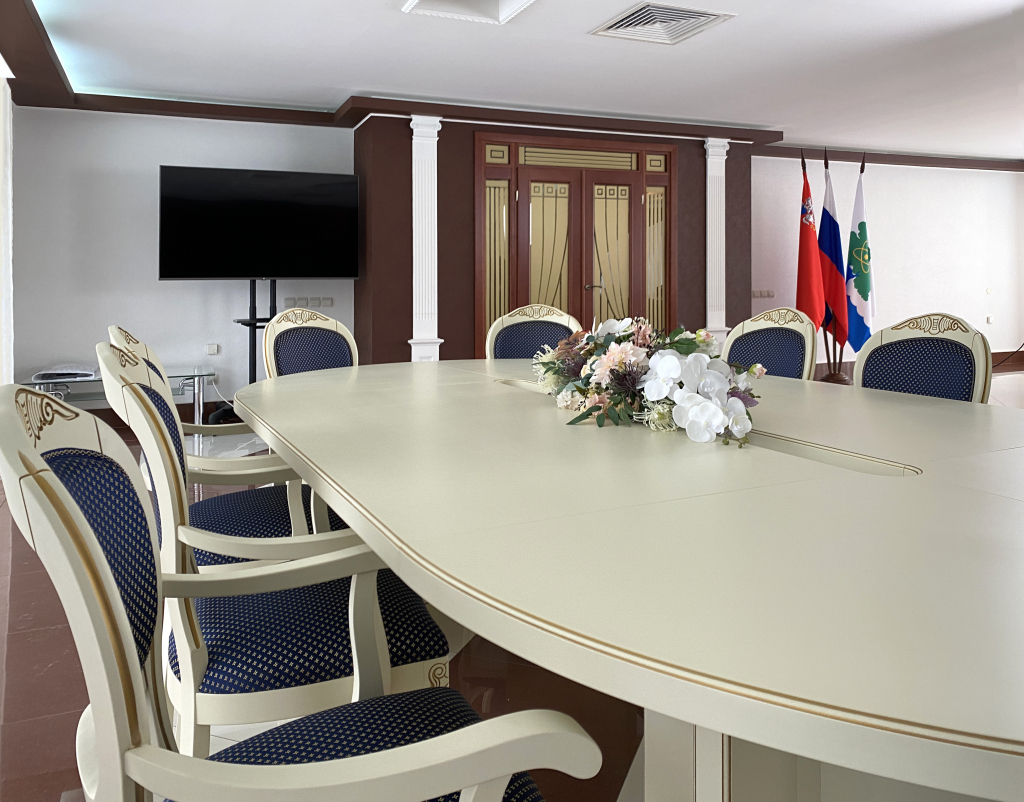 Стол со стульями адм.jpg